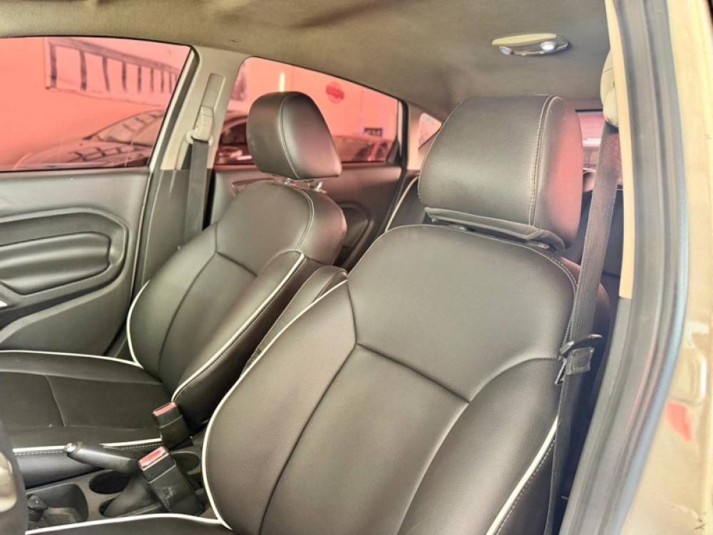 FORD - FIESTA - 2012/2013 - Branca - R$ 43.900,00