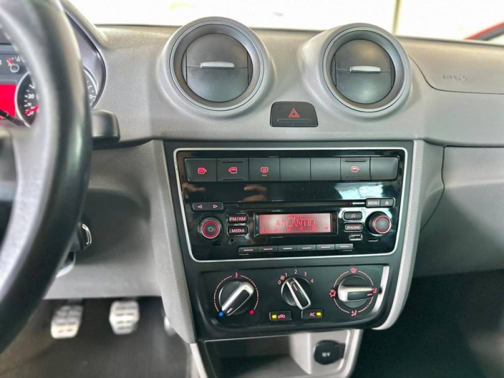 VOLKSWAGEN - GOL - 2015/2015 - Branca - R$ 48.900,00