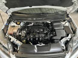 FORD - FOCUS - 2010/2011 - Branca - R$ 40.900,00