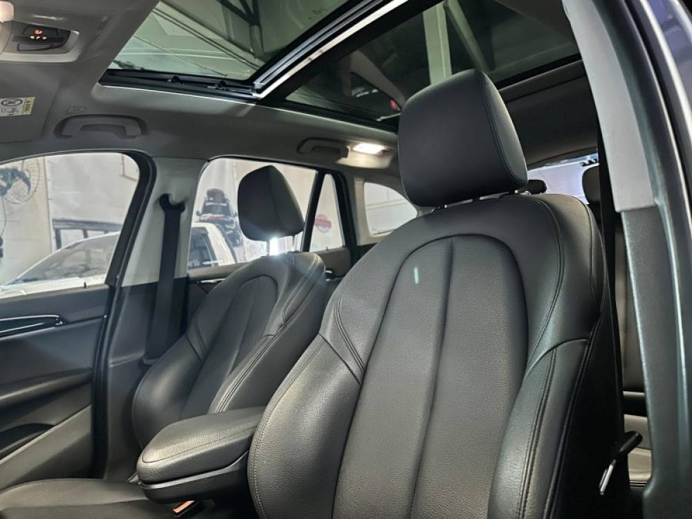 BMW - X1 - 2018/2019 - Cinza - R$ 137.900,00