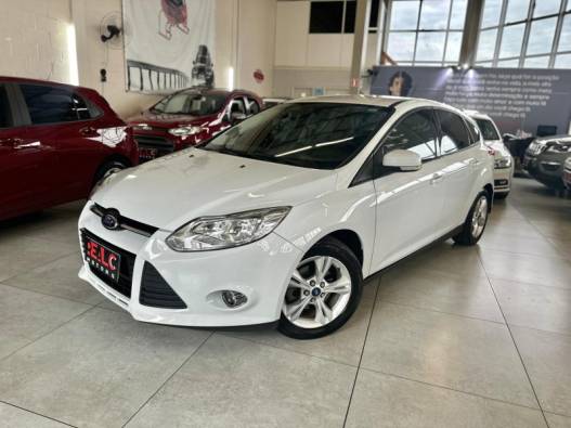 FORD - FOCUS - 2014/2015 - Branca - R$ 46.900,00