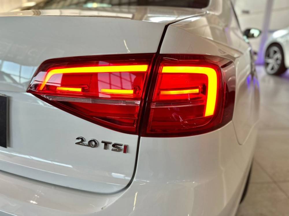 VOLKSWAGEN - JETTA - 2016/2016 - Branca - R$ 96.900,00