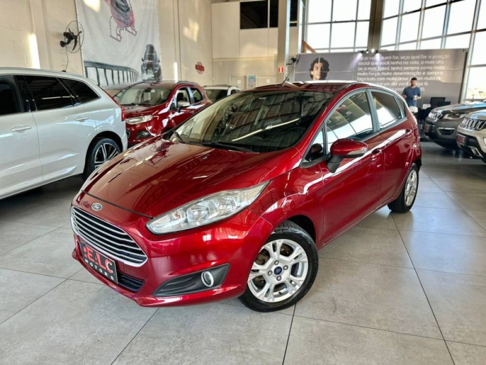 FORD - FIESTA - 2014/2015 - Vermelha - R$ 44.900,00
