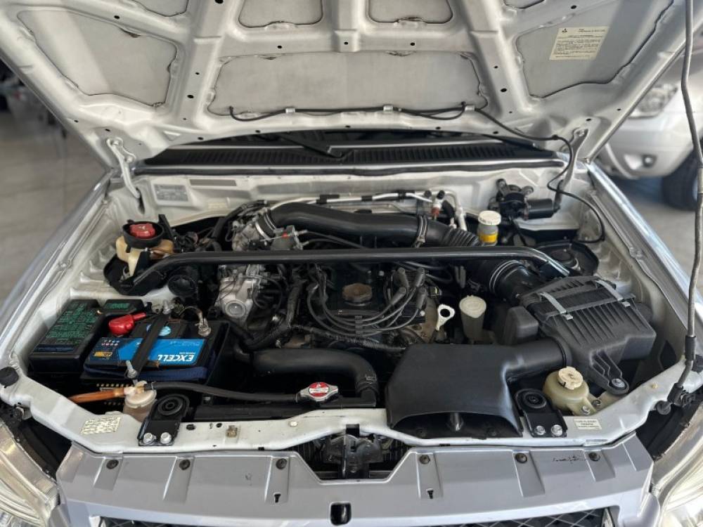 MITSUBISHI - PAJERO TR4 - 2010/2010 - Prata - R$ 58.900,00