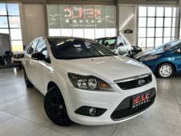 FORD - FOCUS - 2010/2011 - Branca - R$ 40.900,00
