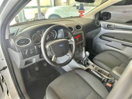 FORD - FOCUS - 2011/2012 - Branca - R$ 43.900,00