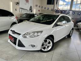 FORD - FOCUS - 2013/2014 - Branca - R$ 53.900,00