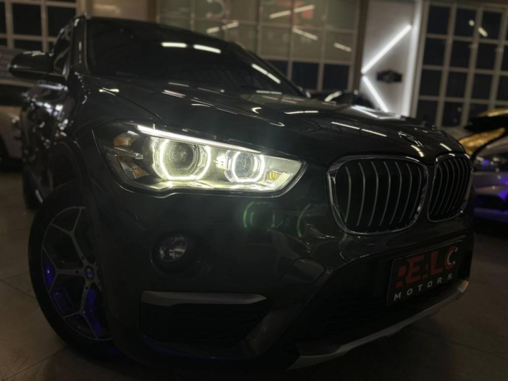 BMW - X1 - 2018/2019 - Cinza - R$ 137.900,00