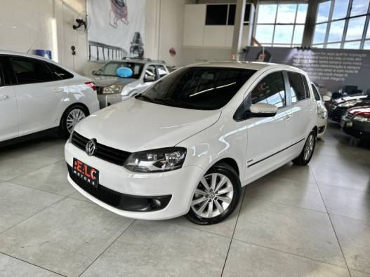 VOLKSWAGEN - FOX - 2011/2012 - Branca - R$ 40.900,00