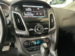 FORD - FOCUS - 2014/2014 - Branca - R$ 57.900,00