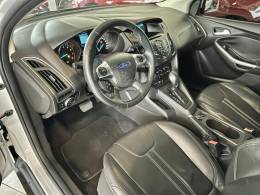 FORD - FOCUS - 2014/2015 - Branca - R$ 46.900,00