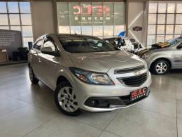 CHEVROLET - ONIX - 2014/2014 - Prata - R$ 46.900,00