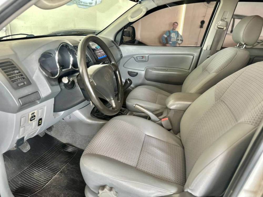 TOYOTA - HILUX - 2010/2010 - Branca - R$ 98.900,00