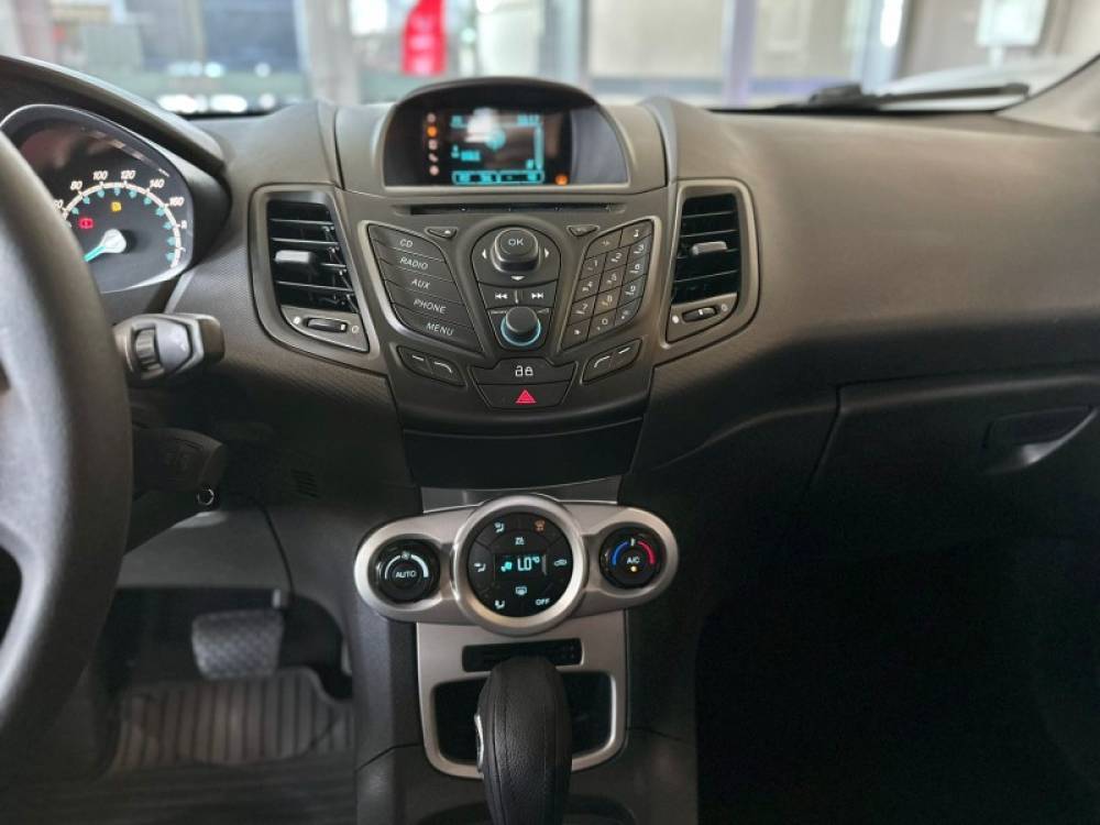 FORD - FIESTA - 2014/2015 - Vermelha - R$ 44.900,00