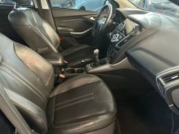 FORD - FOCUS - 2013/2014 - Preta - R$ 44.900,00