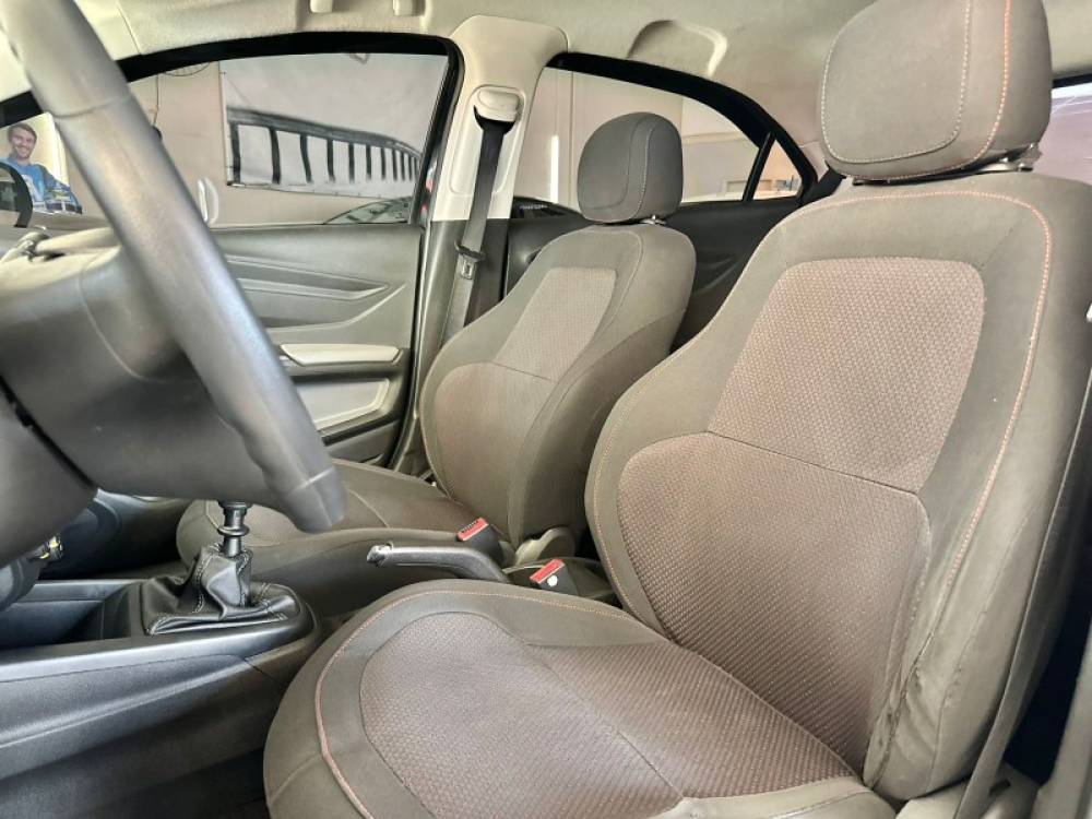 CHEVROLET - ONIX - 2014/2015 - Preta - R$ 41.900,00