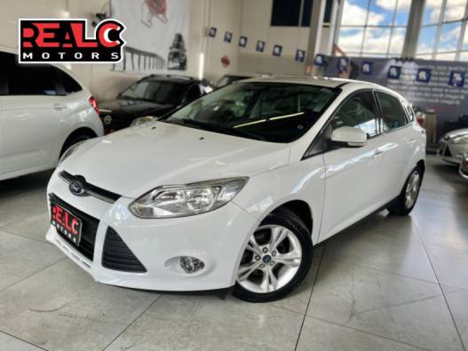 FORD - FOCUS - 2013/2014 - Branca - R$ 53.900,00