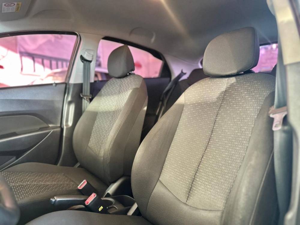 HYUNDAI - HB20 - 2016/2016 - Marrom - R$ 47.900,00