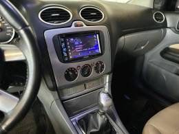 FORD - FOCUS - 2010/2011 - Branca - R$ 40.900,00