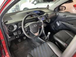 TOYOTA - ETIOS - 2016/2016 - Vermelha - R$ 46.900,00