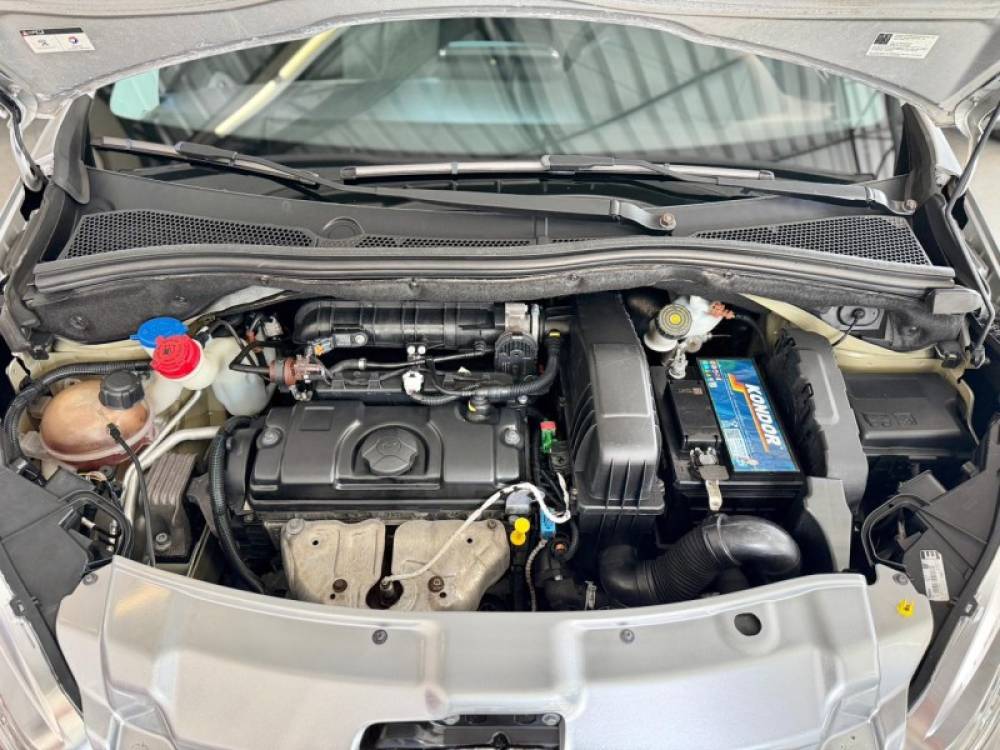 PEUGEOT - 208 - 2015/2015 - Prata - R$ 44.900,00