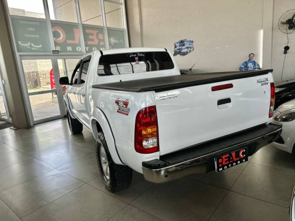 TOYOTA - HILUX - 2010/2010 - Branca - R$ 98.900,00
