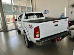 TOYOTA - HILUX - 2010/2010 - Branca - R$ 98.900,00