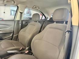 CHEVROLET - ONIX - 2014/2014 - Prata - R$ 46.900,00