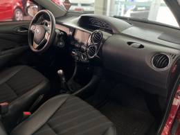 TOYOTA - ETIOS - 2016/2016 - Vermelha - R$ 46.900,00