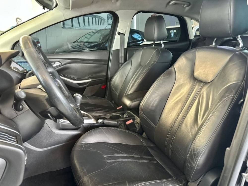 FORD - FOCUS - 2013/2014 - Preta - R$ 44.900,00