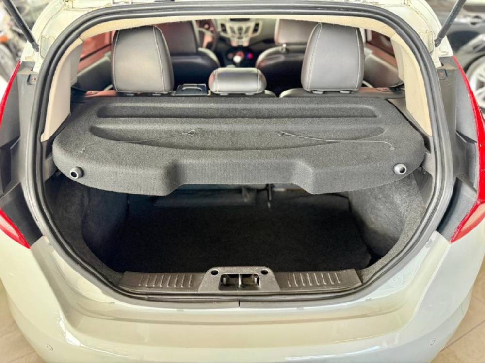 FORD - FIESTA - 2012/2013 - Branca - R$ 43.900,00