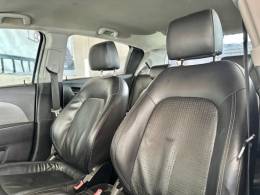 CHEVROLET - SONIC - 2013/2014 - Branca - R$ 42.900,00