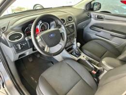 FORD - FOCUS - 2010/2011 - Prata - R$ 40.900,00