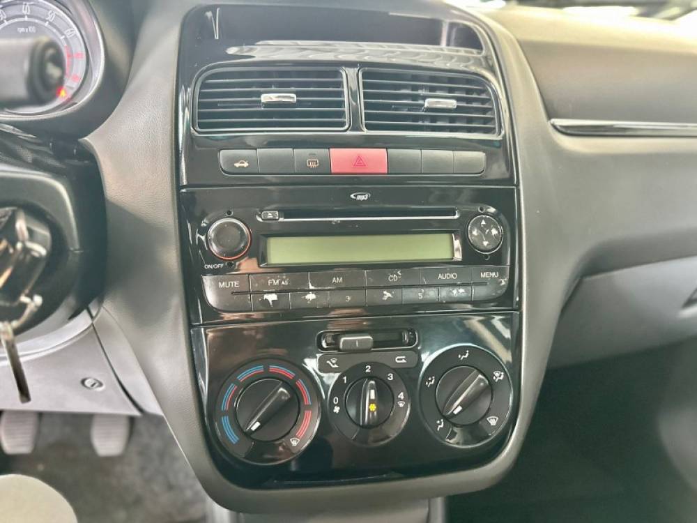 FIAT - LINEA - 2010/2011 - Preta - R$ 30.900,00