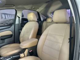 FORD - FOCUS - 2010/2011 - Branca - R$ 40.900,00