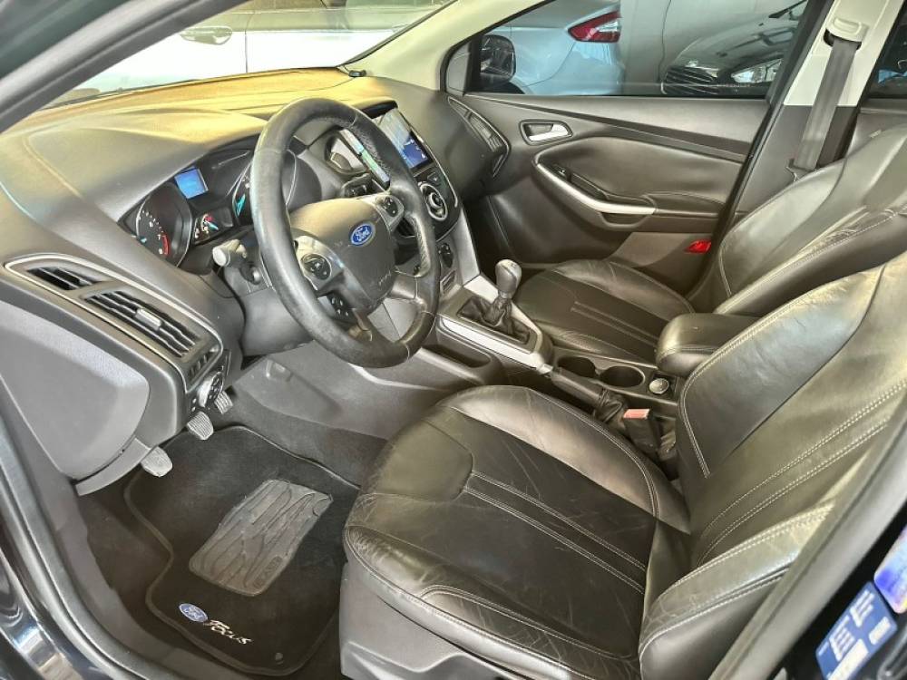 FORD - FOCUS - 2013/2014 - Preta - R$ 44.900,00