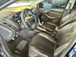 FORD - FOCUS - 2013/2014 - Preta - R$ 44.900,00