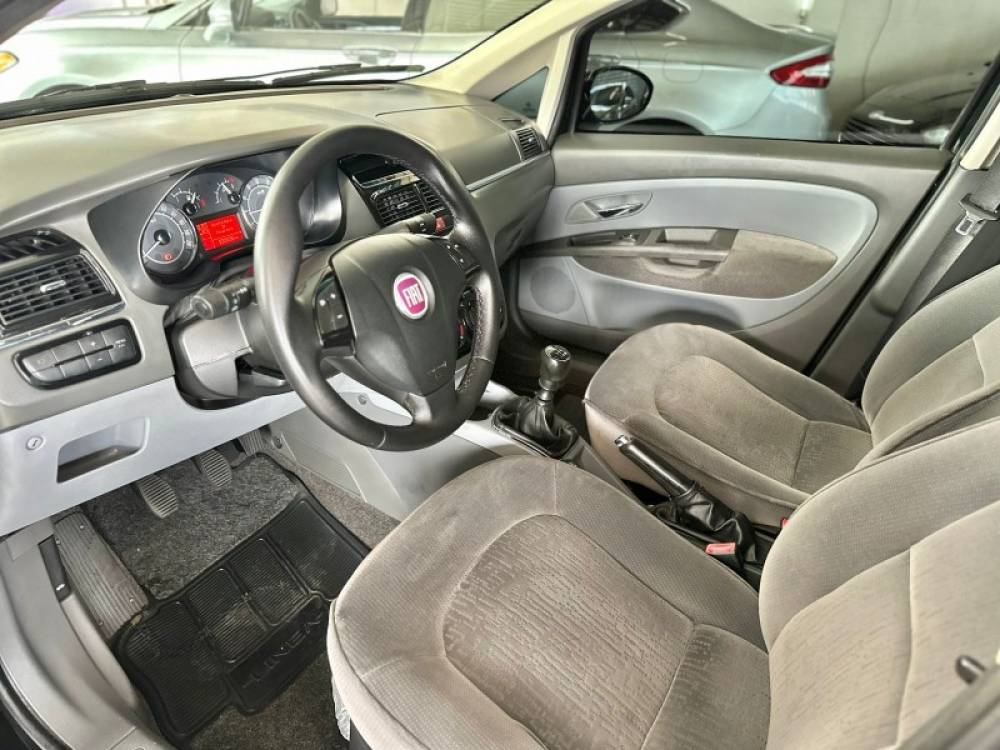 FIAT - LINEA - 2010/2011 - Preta - R$ 30.900,00