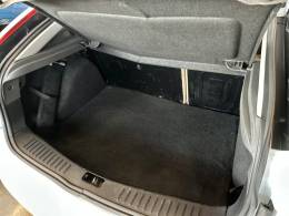 FORD - FOCUS - 2010/2011 - Branca - R$ 40.900,00