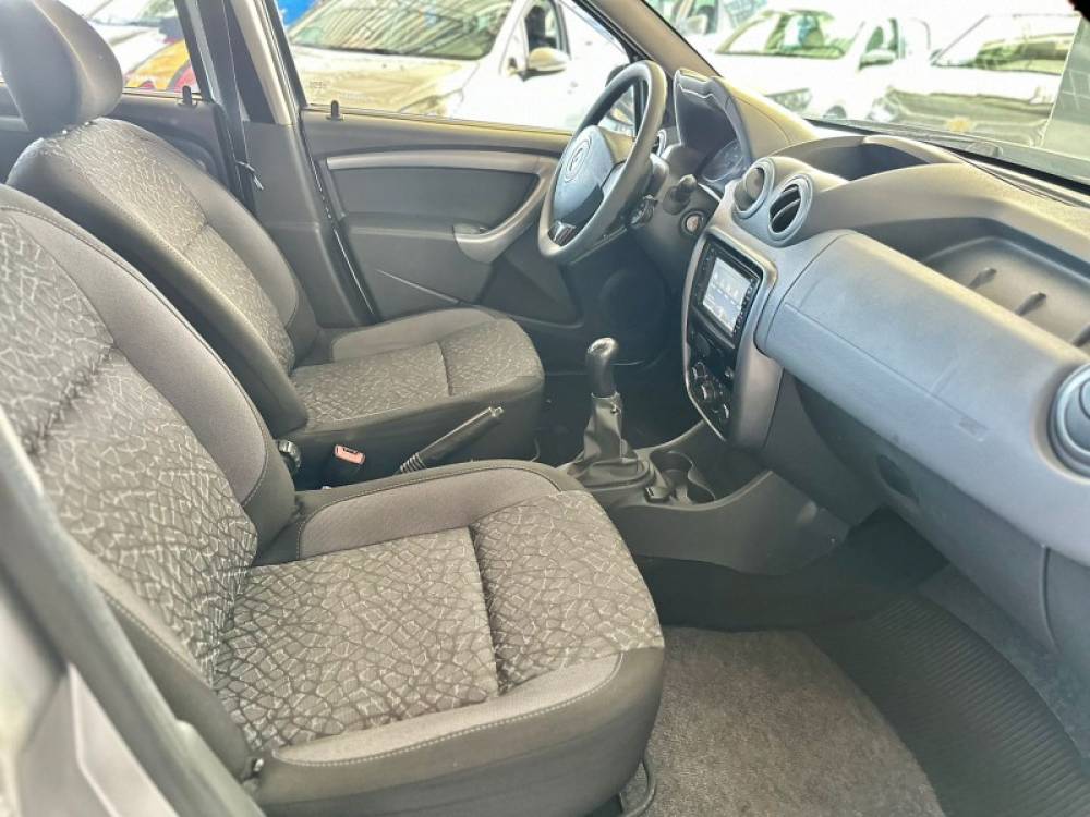 RENAULT - DUSTER - 2014/2015 - Prata - R$ 53.900,00