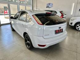 FORD - FOCUS - 2011/2012 - Branca - R$ 43.900,00