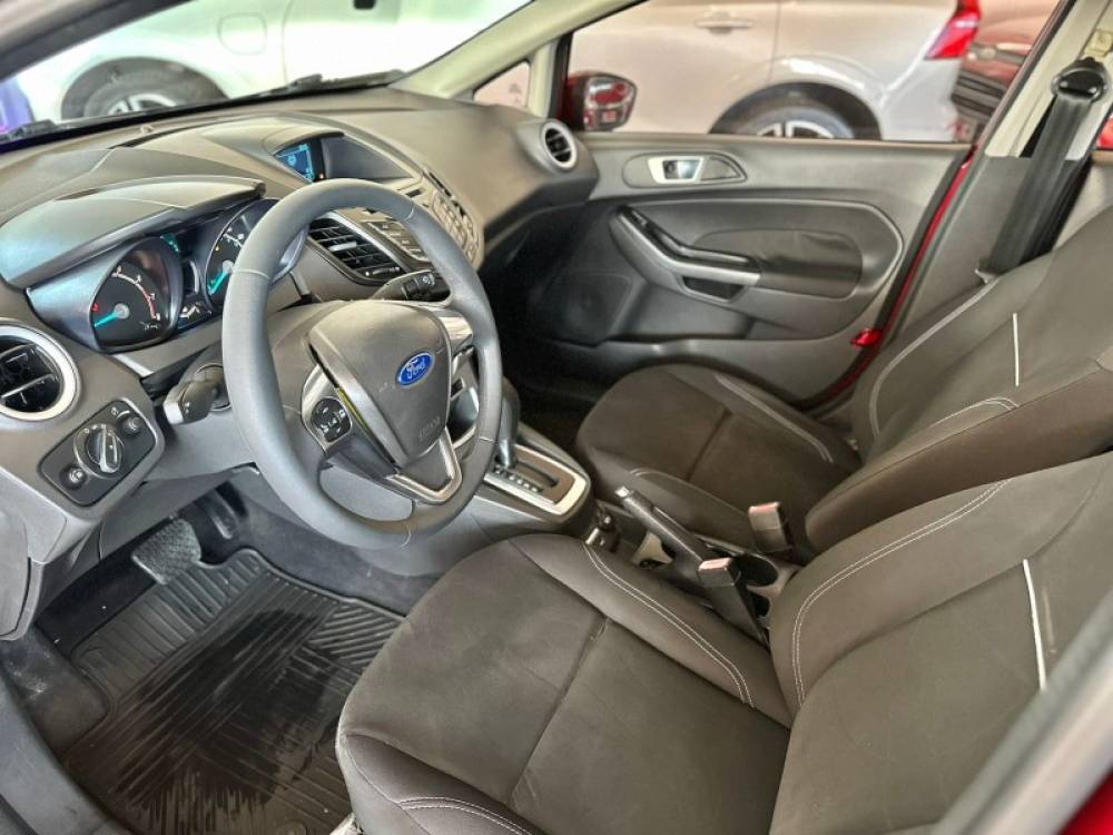 FORD - FIESTA - 2014/2015 - Vermelha - R$ 44.900,00