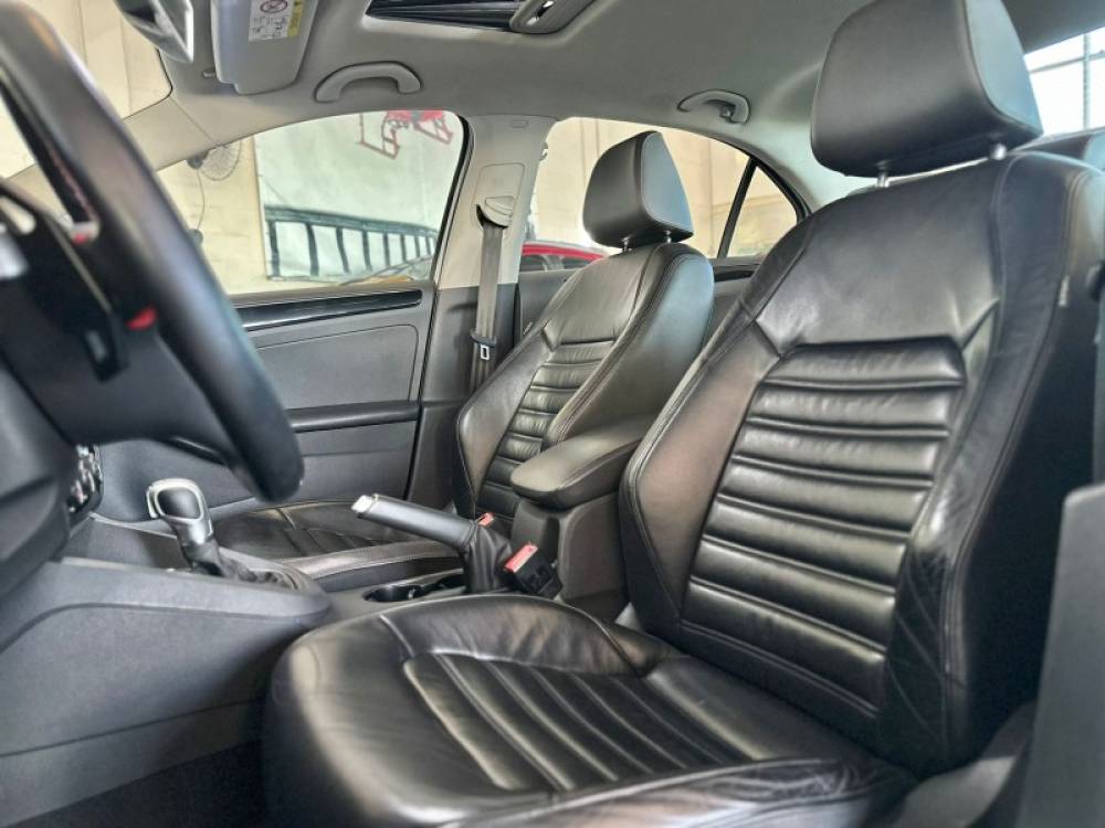 VOLKSWAGEN - JETTA - 2016/2016 - Branca - R$ 96.900,00