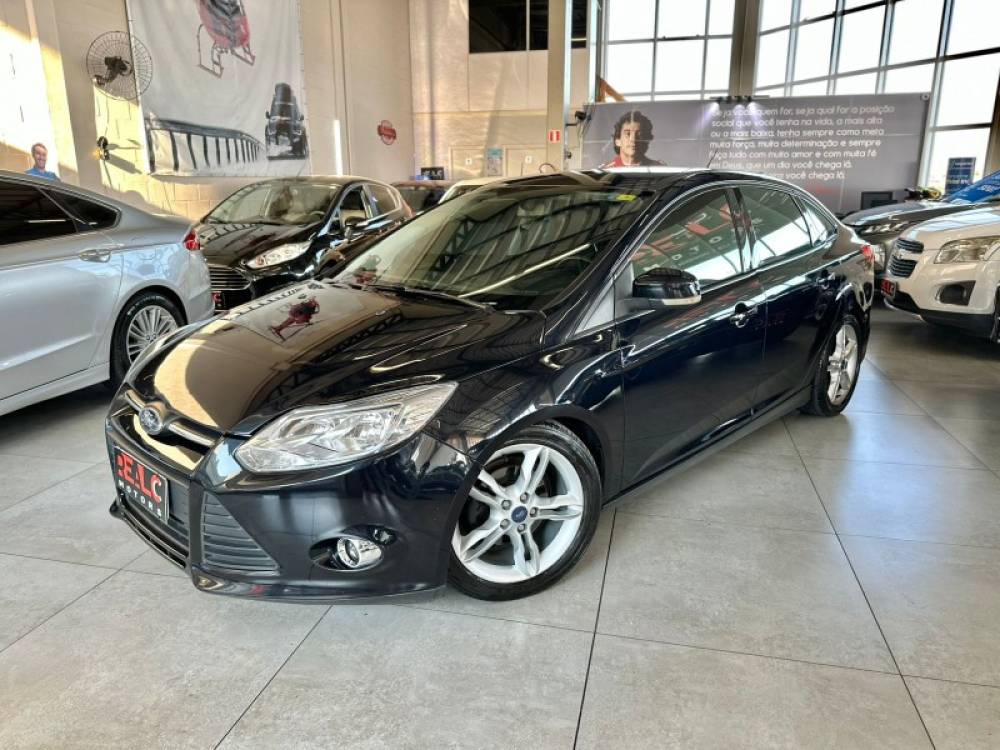 FORD - FOCUS - 2013/2014 - Preta - R$ 44.900,00