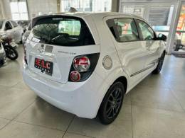 CHEVROLET - SONIC - 2013/2014 - Branca - R$ 42.900,00