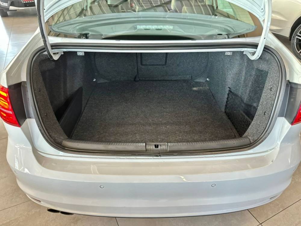 VOLKSWAGEN - JETTA - 2016/2016 - Branca - R$ 96.900,00