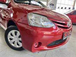 TOYOTA - ETIOS - 2016/2016 - Vermelha - R$ 46.900,00