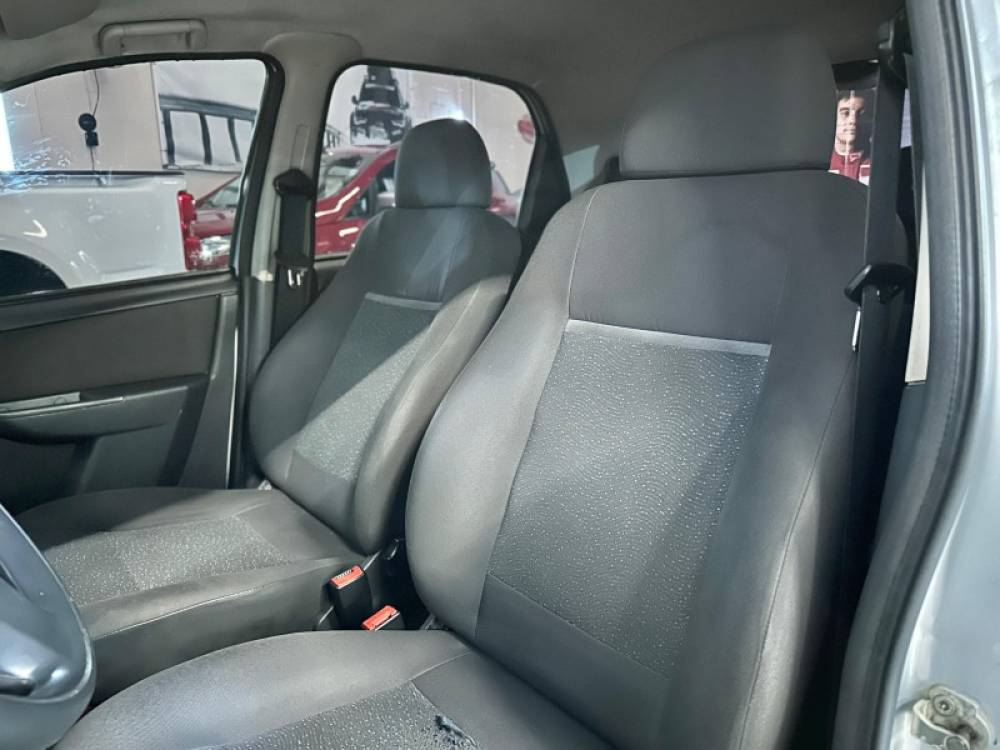 CHEVROLET - CELTA - 2011/2012 - Prata - R$ 25.900,00