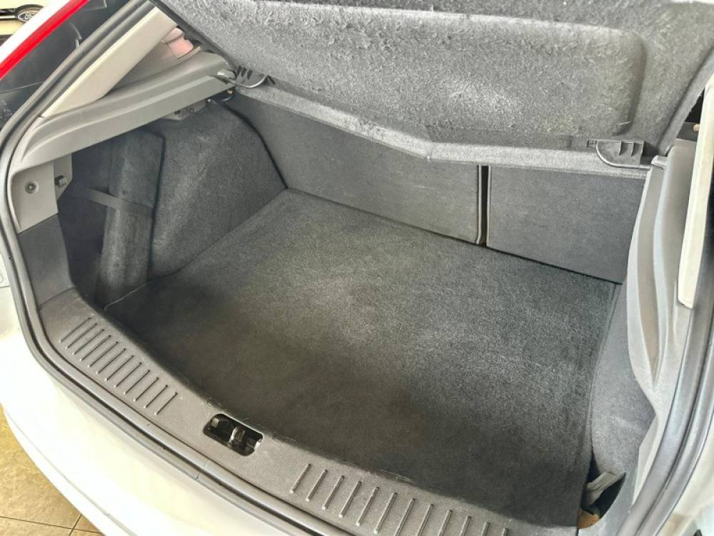 FORD - FOCUS - 2011/2012 - Branca - R$ 43.900,00