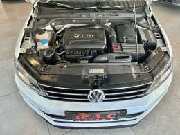 VOLKSWAGEN - JETTA - 2016/2016 - Branca - R$ 96.900,00